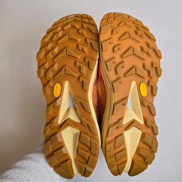 Athletic_Shoes
